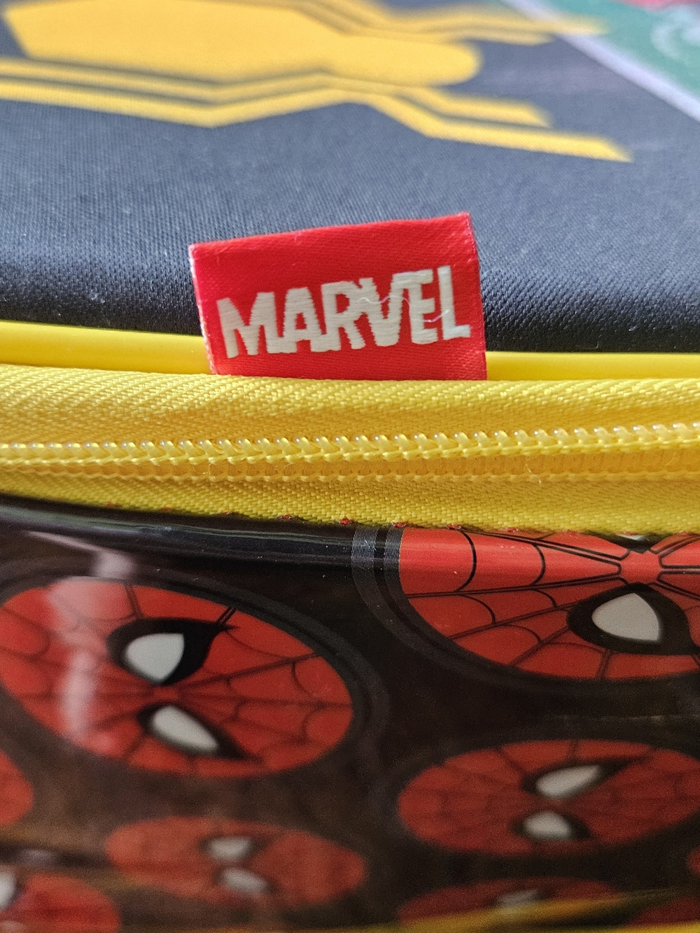 Spider-Man 'Queens' Edition, Kids Roller Luggage Disney Store Exclusive - Picture 5 of 13